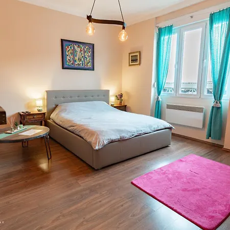 Spacious In Pedestrian Zone Belgrade