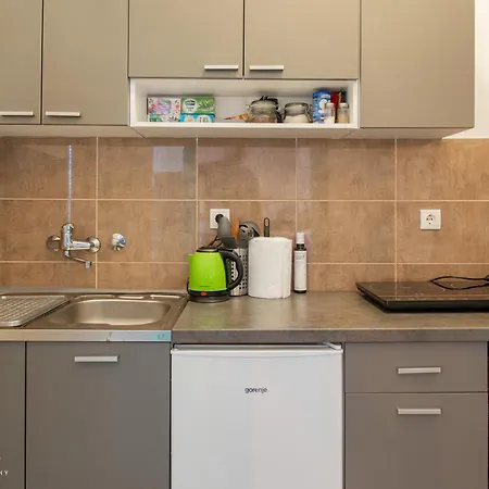 Spacious In Pedestrian Zone Apartment *
