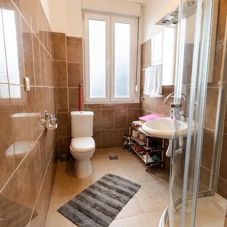 Spacious In Pedestrian Zone Apartment Belgrade